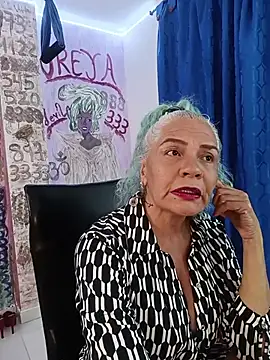 freyadevil333 online show from June 17, 5:10 am