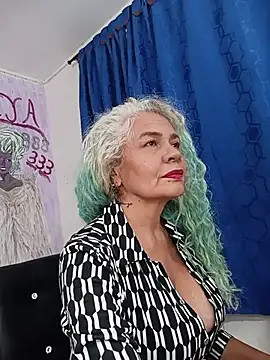 freyadevil333 online show from July 17, 6:42 am