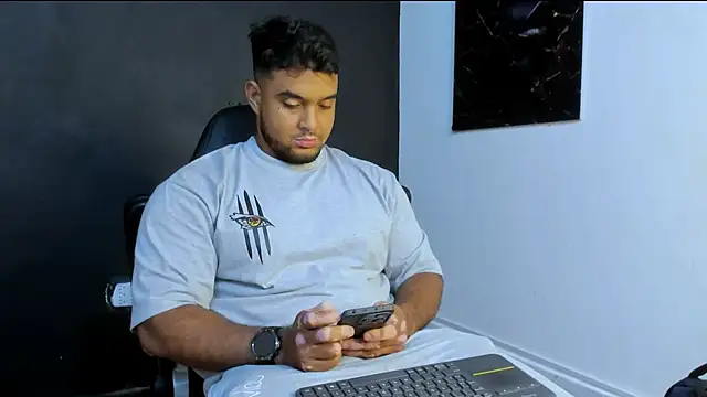 Big furry bear13 online show from May 1, 3:33 am