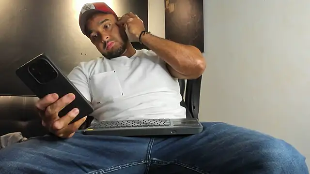 Snapshot of Big_furry_bear13 chatting on June 3, 5:07 pm Big furry bear13 online show from June 3, 5:07 pm