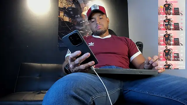 Snapshot of Big_furry_bear13 chatting on June 14, 6:37 am Big furry bear13 online show from June 14, 6:37 am