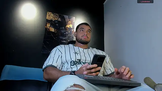 Snapshot of Big_furry_bear13 chatting on June 19, 4:39 am Big furry bear13 online show from June 19, 4:39 am
