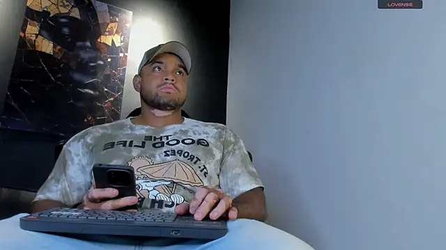 Snapshot of Big_furry_bear13 chatting on June 23, 6:55 am Big furry bear13 online show from June 23, 6:55 am