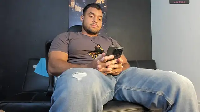 Snapshot of Big_furry_bear13 chatting on June 29, 10:37 am Big furry bear13 online show from June 29, 10:37 am
