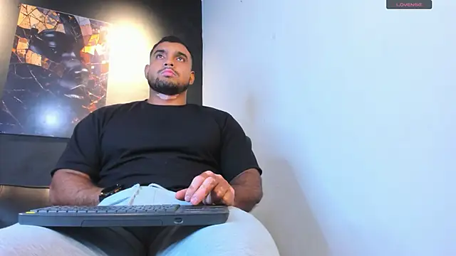 Snapshot of Big_furry_bear13 chatting on July 3, 11:05 am Big furry bear13 online show from July 3, 11:05 am