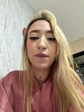 Snapshot of MollyCruz chatting on June 19, 2:16 am MollyCruz online show from June 19, 2:16 am