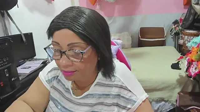 Snapshot of Mrs_mommy_ chatting on July 24, 7:01 pm Mrs mommy online show from July 24, 7:01 pm