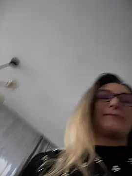 Snapshot of HotXMom chatting on January 7, 11:16 am HotXMom online show from January 7, 11:16 am