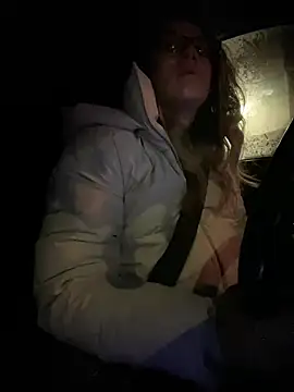 Snapshot of HotXMom chatting on January 10, 4:33 am HotXMom online show from January 10, 4:33 am