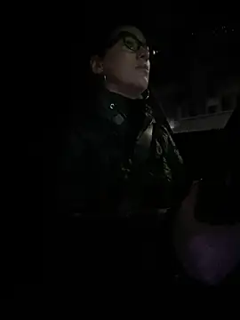 Snapshot of HotXMom chatting on January 11, 4:16 am HotXMom online show from January 11, 4:16 am