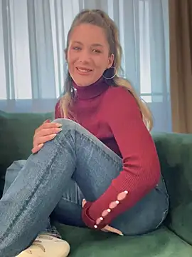 Snapshot of HotXMom chatting on January 11, 10:19 am HotXMom online show from January 11, 10:19 am