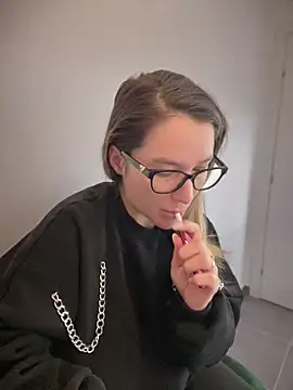 Snapshot of HotXMom chatting on January 15, 4:36 am HotXMom online show from January 15, 4:36 am