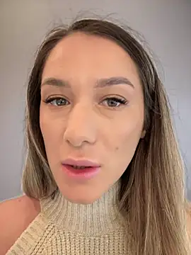 Snapshot of HotXMom chatting on January 21, 4:43 am HotXMom online show from January 21, 4:43 am