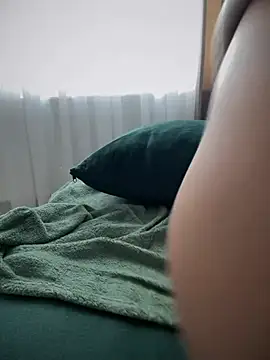 Snapshot of HotXMom chatting on January 21, 7:58 am HotXMom online show from January 21, 7:58 am