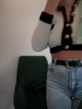 Snapshot of HotXMom chatting on January 22, 4:44 am HotXMom online show from January 22, 4:44 am