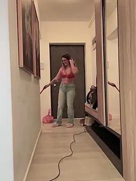 Snapshot of HotXMom chatting on February 6, 11:10 am HotXMom online show from February 6, 11:10 am