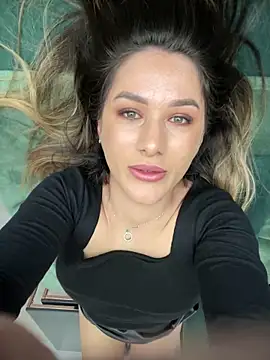 Snapshot of HotXMom chatting on February 7, 7:29 am HotXMom online show from February 7, 7:29 am