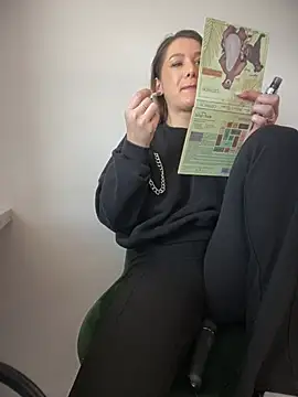 Snapshot of HotXMom chatting on February 24, 7:33 am HotXMom online show from February 24, 7:33 am