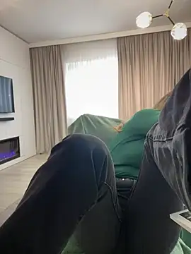 Snapshot of HotXMom chatting on February 27, 10:37 am HotXMom online show from February 27, 10:37 am