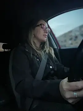 Snapshot of HotXMom chatting on March 11, 4:21 am HotXMom online show from March 11, 4:21 am