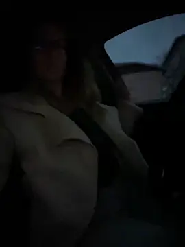 Snapshot of HotXMom chatting on March 14, 4:10 am HotXMom online show from March 14, 4:10 am