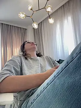 Snapshot of HotXMom chatting on March 20, 10:54 am HotXMom online show from March 20, 10:54 am