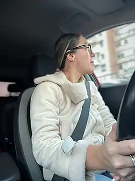 Snapshot of HotXMom chatting on March 21, 4:39 am HotXMom online show from March 21, 4:39 am