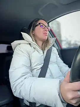 Snapshot of HotXMom chatting on March 22, 4:14 am HotXMom online show from March 22, 4:14 am