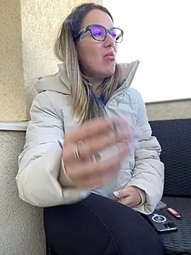 Snapshot of HotXMom chatting on March 22, 7:25 am HotXMom online show from March 22, 7:25 am