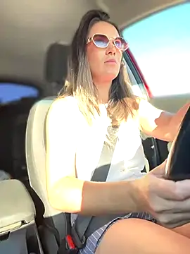 Snapshot of HotXMom chatting on September 21, 2:08 pm HotXMom online show from September 21, 2:08 pm