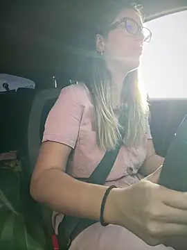 Snapshot of HotXMom chatting on September 23, 5:43 am HotXMom online show from September 23, 5:43 am