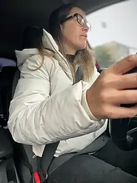 Snapshot of HotXMom chatting on October 8, 5:49 am HotXMom online show from October 8, 5:49 am