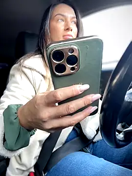 Snapshot of HotXMom chatting on October 12, 10:14 am HotXMom online show from October 12, 10:14 am