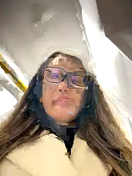 Snapshot of HotXMom chatting on October 14, 6:03 am HotXMom online show from October 14, 6:03 am