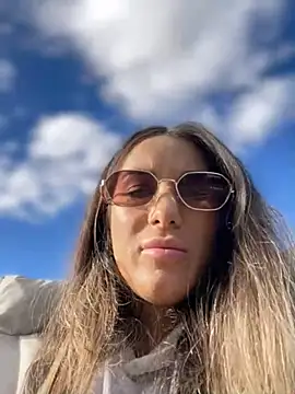 Snapshot of HotXMom chatting on October 19, 11:55 am HotXMom online show from October 19, 11:55 am