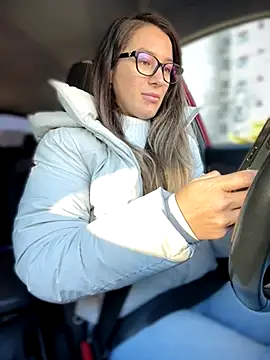 Snapshot of HotXMom chatting on October 20, 6:03 am HotXMom online show from October 20, 6:03 am