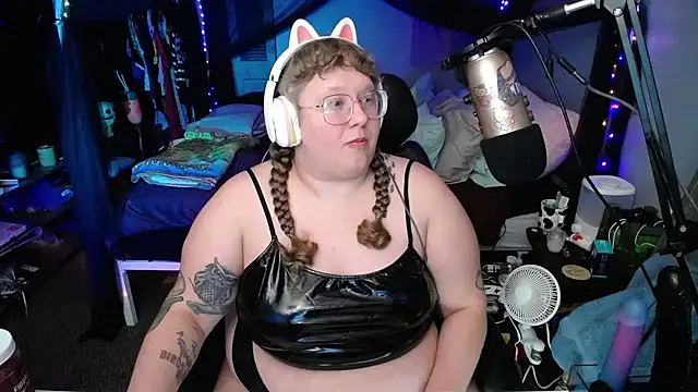 Snapshot of FatVeronica chatting on January 26, 7:21 am FatVeronica online show from January 26, 7:21 am