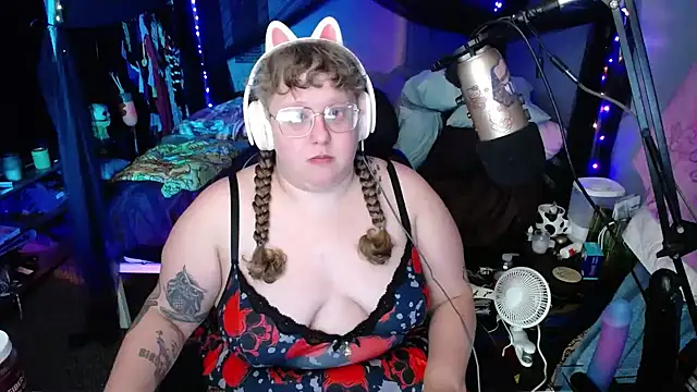 Snapshot of FatVeronica chatting on January 27, 3:26 am FatVeronica online show from January 27, 3:26 am