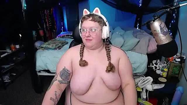 Snapshot of FatVeronica chatting on February 20, 1:30 pm FatVeronica online show from February 20, 1:30 pm