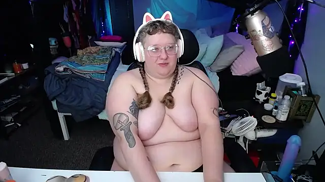 Snapshot of FatVeronica chatting on February 22, 12:19 pm FatVeronica online show from February 22, 12:19 pm