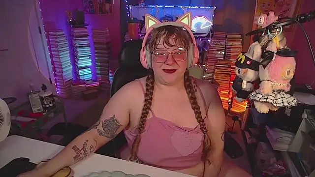 Snapshot of FatVeronica chatting on August 8, 7:27 pm FatVeronica online show from August 8, 7:27 pm