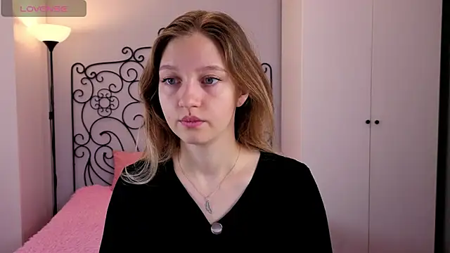 Snapshot of Ksuhesa chatting on November 2, 2:03 am Ksuhesa online show from November 2, 2:03 am