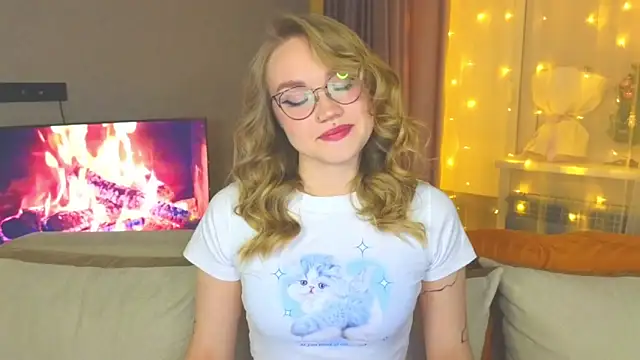 Aurora Golden1 online show from December 28, 4:52 pm