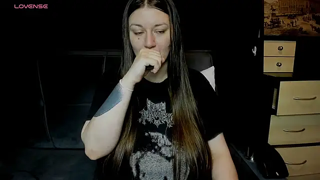 Snapshot of AlisaBacker chatting on June 6, 6:45 pm AlisaBacker online show from June 6, 6:45 pm