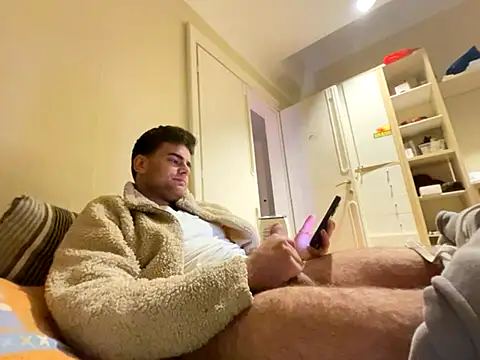 Snapshot of cubalibre02 chatting on December 3, 8:29 pm cubalibre02 online show from December 3, 8:29 pm