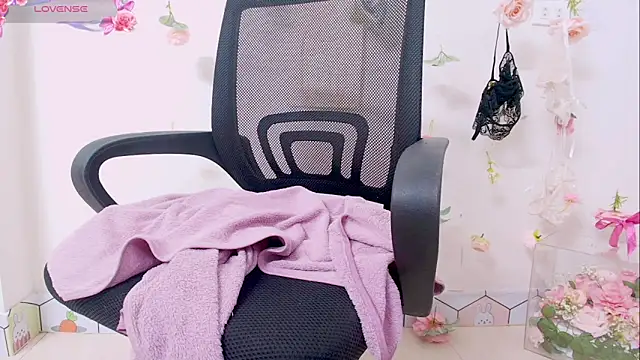 Snapshot of Embez-Damdang chatting on December 6, 6:17 pm Embez-Damdang online show from December 6, 6:17 pm