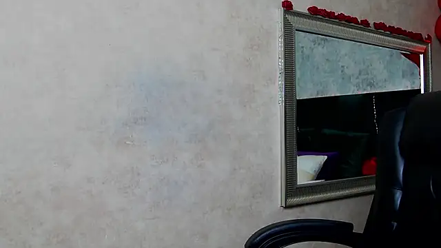 NicolleReyn online show from March 17, 6:33 pm