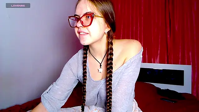 Snapshot of Sarah_HS chatting on December 10, 2:50 pm Sarah HS online show from December 10, 2:50 pm