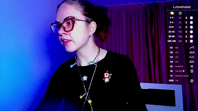 Snapshot of Sarah_HS chatting on December 19, 4:46 pm Sarah HS online show from December 19, 4:46 pm