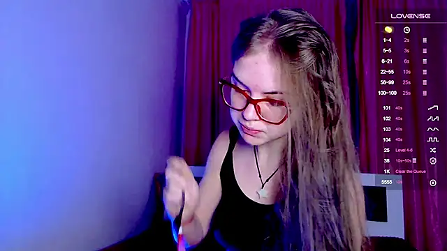 Snapshot of Sarah_HS chatting on December 22, 12:05 pm Sarah HS online show from December 22, 12:05 pm